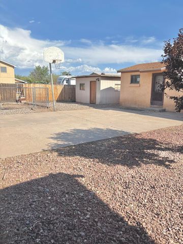 2820 W 8th Street NW, Albuquerque, NM 87107