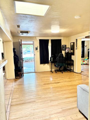 2820 W 8th Street NW, Albuquerque, NM 87107