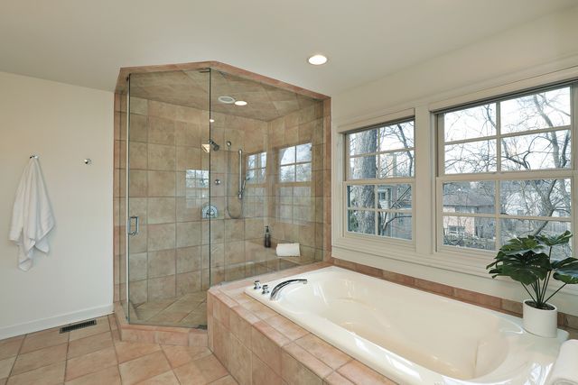 1301 Wendy Drive, Northbrook, IL 60062