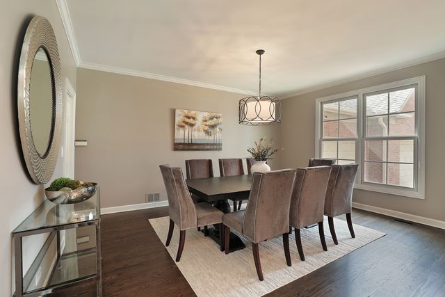 1301 Wendy Drive, Northbrook, IL 60062