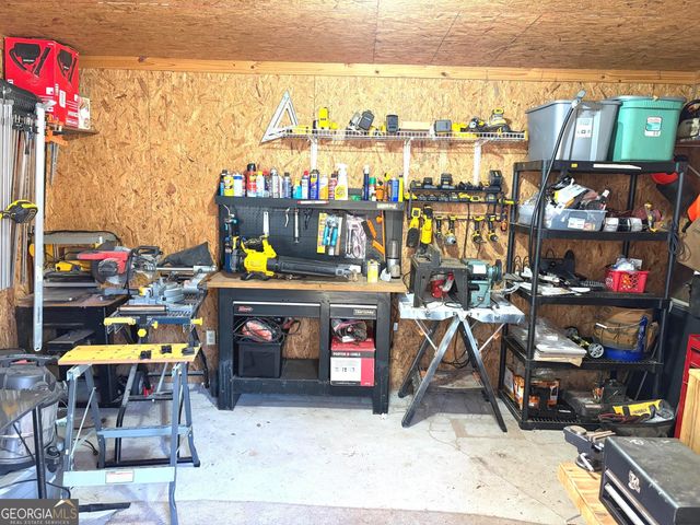 1120 Lakeview Drive, Blackshear, GA 31516