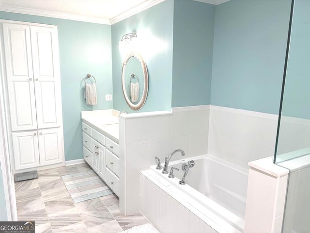 1120 Lakeview Drive, Blackshear, GA 31516