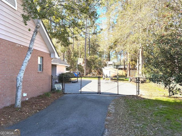 1120 Lakeview Drive, Blackshear, GA 31516