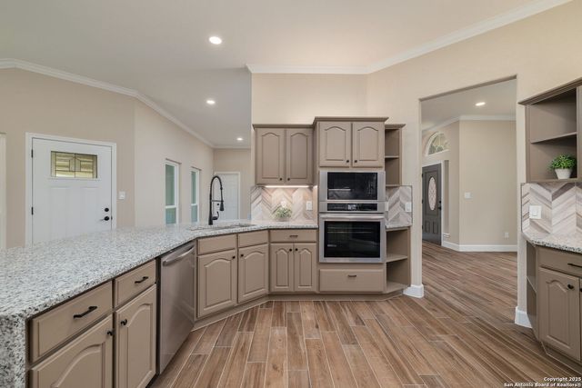 124 County Road 4712, Castroville, TX 78009