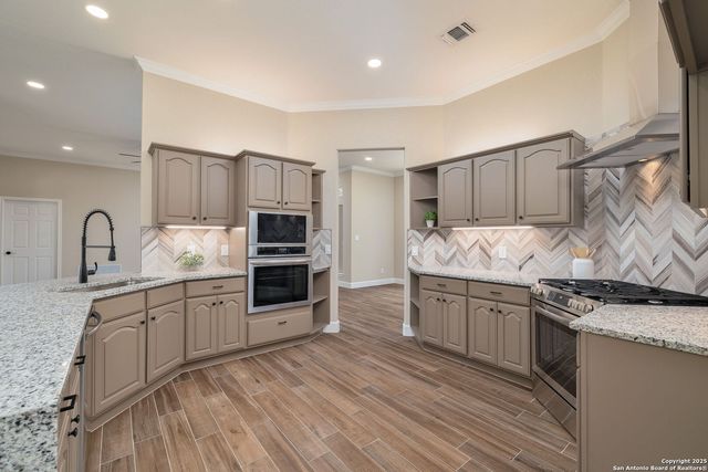 124 County Road 4712, Castroville, TX 78009