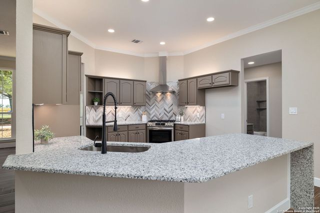 124 County Road 4712, Castroville, TX 78009