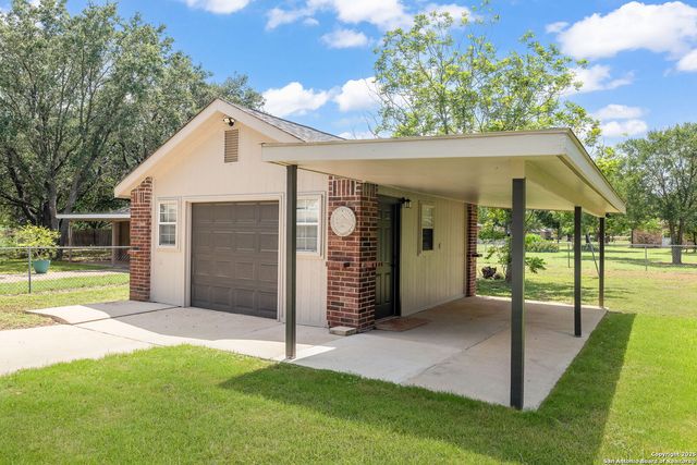 124 County Road 4712, Castroville, TX 78009