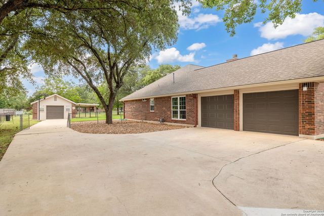 124 County Road 4712, Castroville, TX 78009