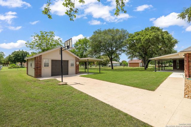 124 County Road 4712, Castroville, TX 78009