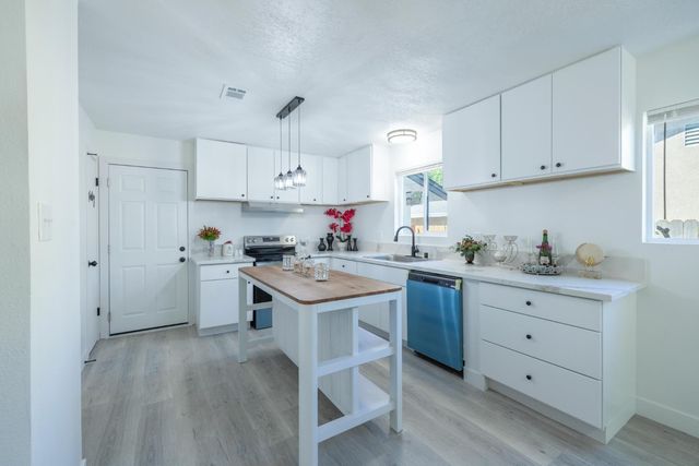 10743 Campana Way, Rancho Cordova, CA 95670