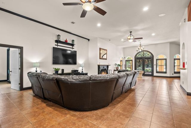 3124 Willow Oak Lane, Sealy, TX 77474