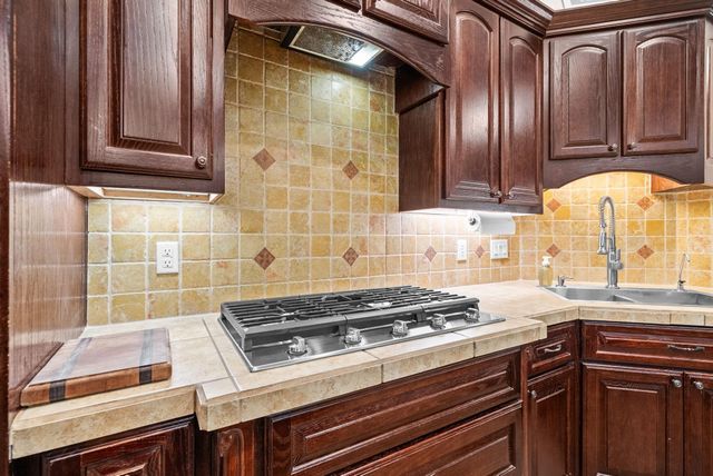 3124 Willow Oak Lane, Sealy, TX 77474