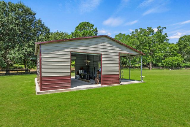 3124 Willow Oak Lane, Sealy, TX 77474