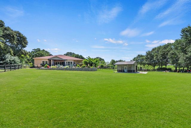 3124 Willow Oak Lane, Sealy, TX 77474