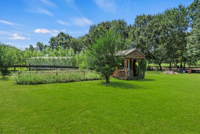 3124 Willow Oak Lane, Sealy, TX 77474