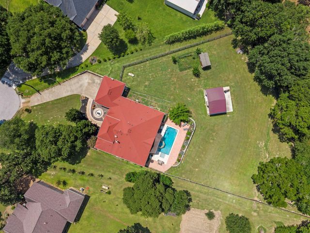 3124 Willow Oak Lane, Sealy, TX 77474