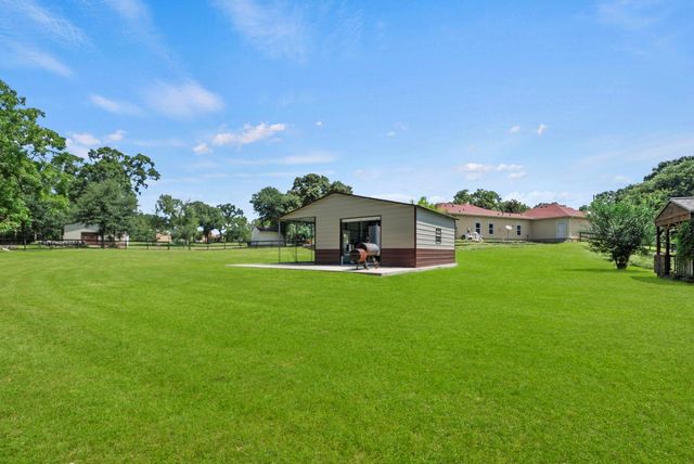 3124 Willow Oak Lane, Sealy, TX 77474