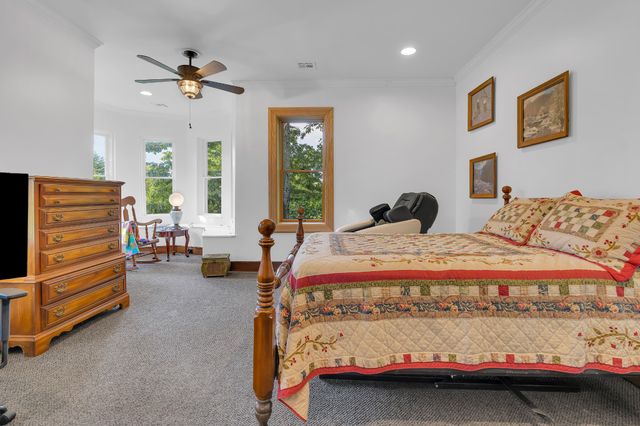 412 E Petty Ln, Winchester, TN 37398