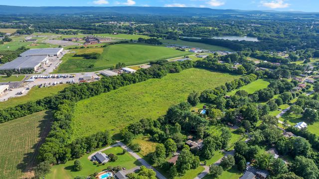 412 E Petty Ln, Winchester, TN 37398