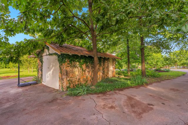 412 E Petty Ln, Winchester, TN 37398