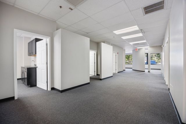 1111 Burlington Avenue 105, Lisle, IL 60532