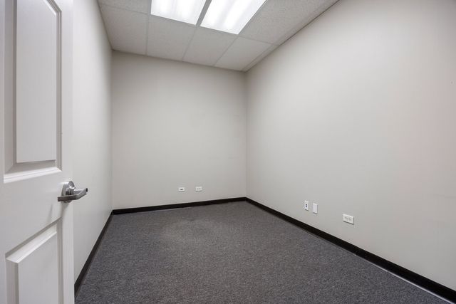 1111 Burlington Avenue 105, Lisle, IL 60532