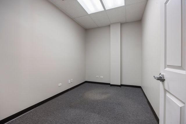 1111 Burlington Avenue 105, Lisle, IL 60532