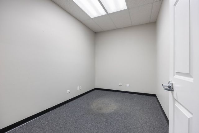 1111 Burlington Avenue 105, Lisle, IL 60532