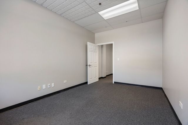 1111 Burlington Avenue 105, Lisle, IL 60532