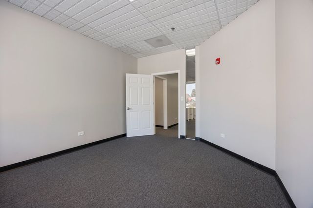 1111 Burlington Avenue 105, Lisle, IL 60532