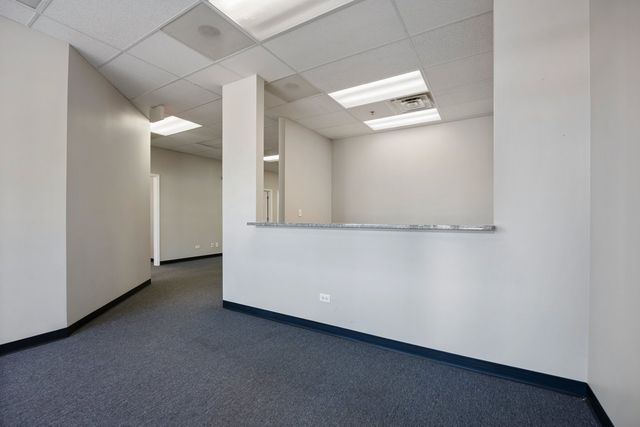 1111 Burlington Avenue 105, Lisle, IL 60532