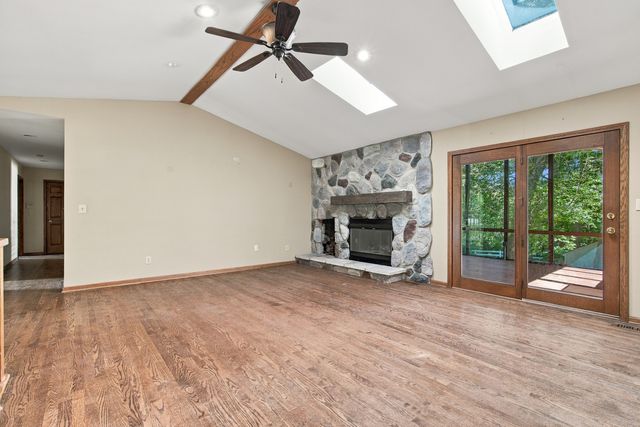 4516 Hillside Court, Crystal Lake, IL 60012