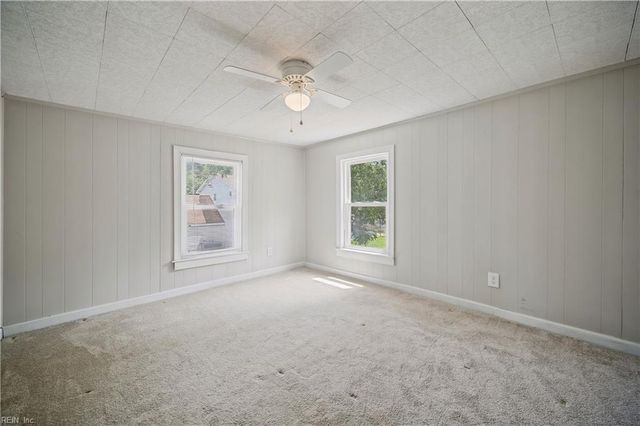826 Pecan Point Rd RD, Norfolk, VA 23502