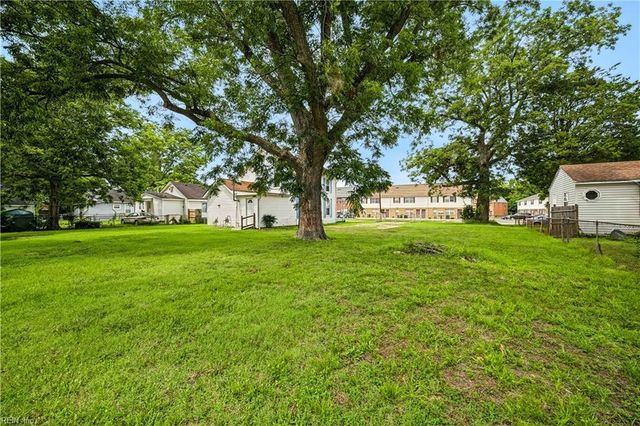 826 Pecan Point Rd RD, Norfolk, VA 23502