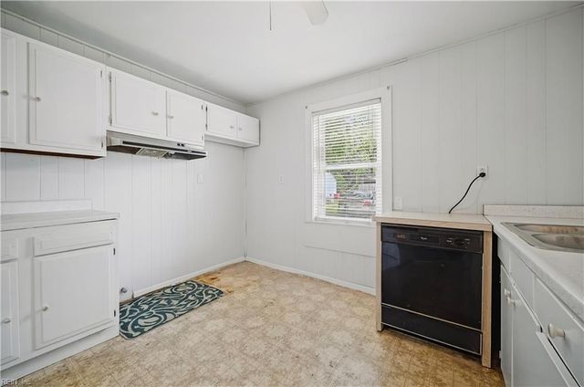 826 Pecan Point Rd RD, Norfolk, VA 23502