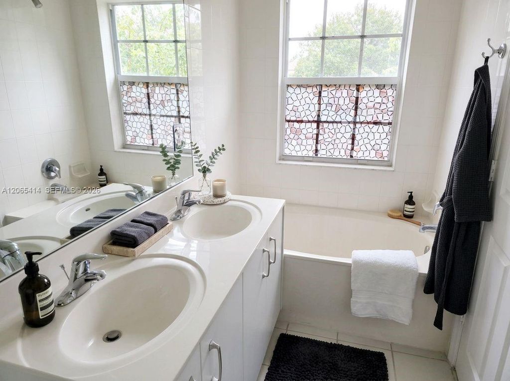 Image 10 of property listing at 2040 SE Avon Park Dr, Port St. Lucie, FL 34952