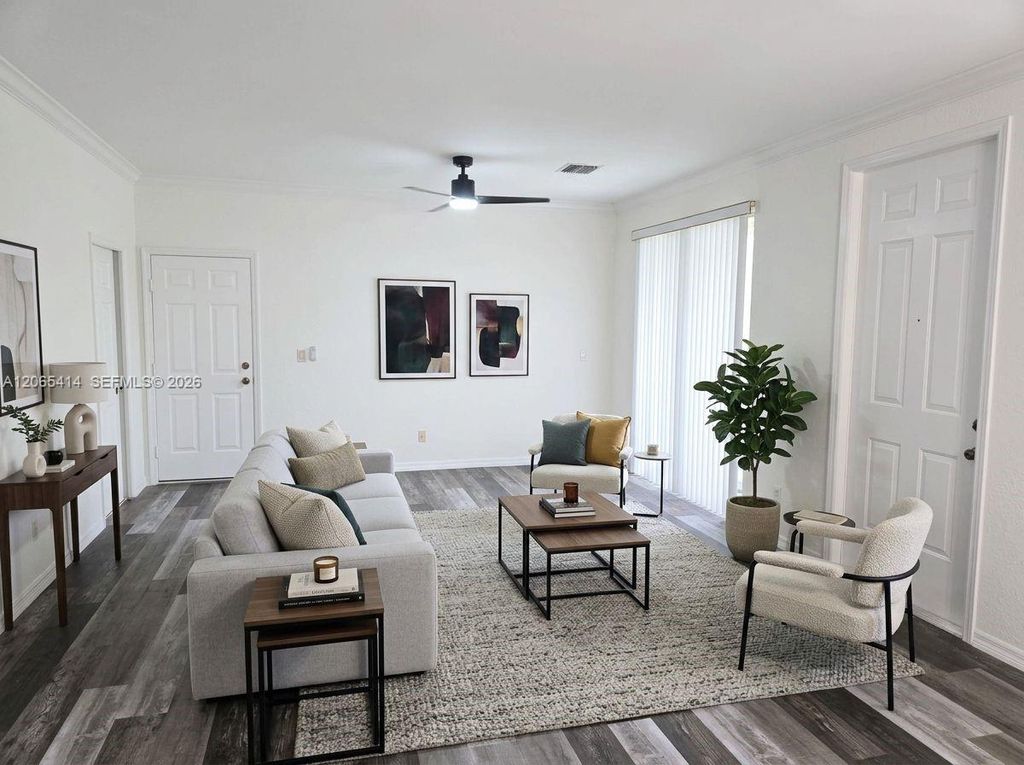 Image 8 of property listing at 2040 SE Avon Park Dr, Port St. Lucie, FL 34952