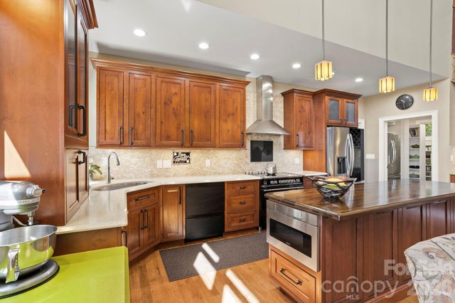 426 Eagle Ridge Road, Zirconia, NC 28790