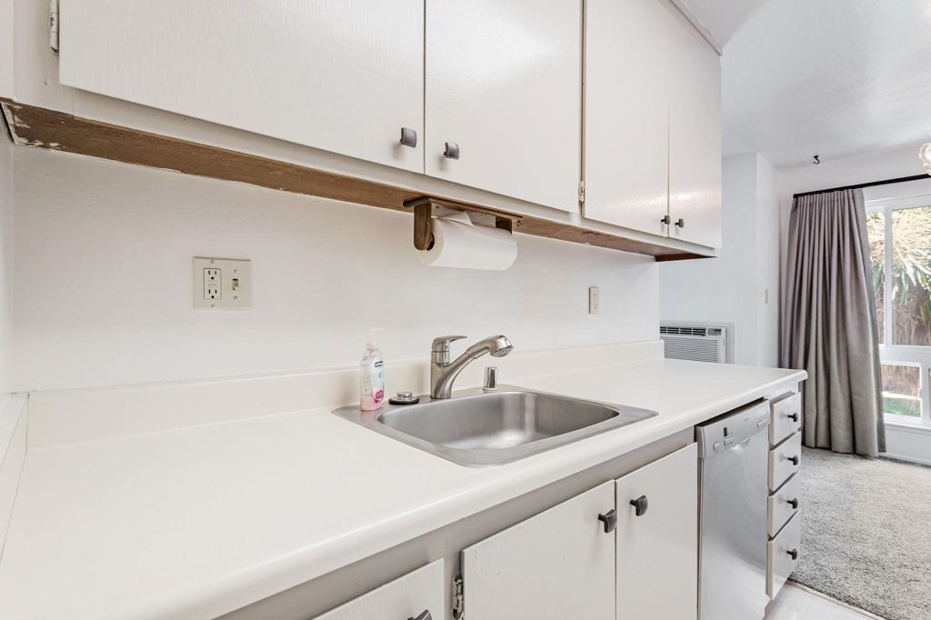 Image 10 of property listing at 8975 Alcosta 104, San Ramon, CA 94583