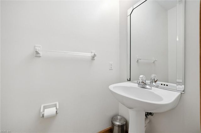 844 Greenfield LN, Chesapeake, VA 23322