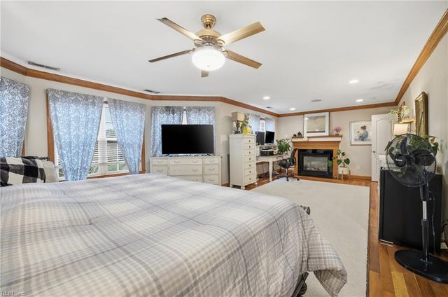 844 Greenfield LN, Chesapeake, VA 23322