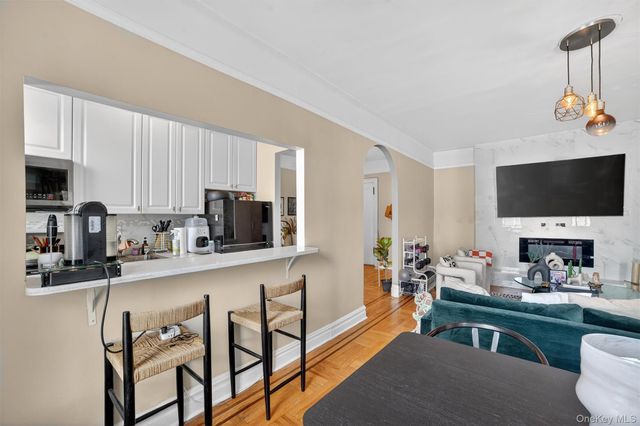 219 Bronx River Road 4N, Yonkers, NY 10704