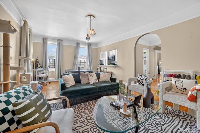 219 Bronx River Road 4N, Yonkers, NY 10704