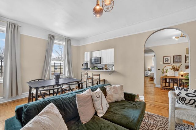 219 Bronx River Road 4N, Yonkers, NY 10704