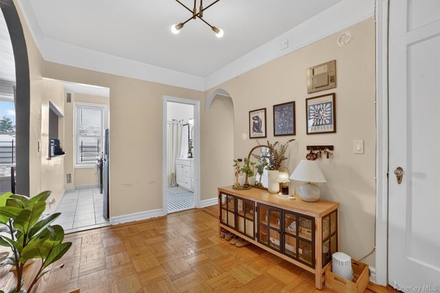 219 Bronx River Road 4N, Yonkers, NY 10704