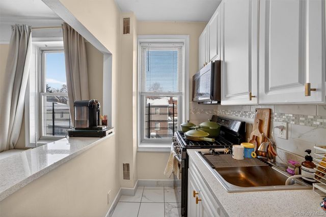 219 Bronx River Road 4N, Yonkers, NY 10704