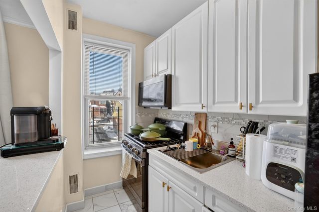 219 Bronx River Road 4N, Yonkers, NY 10704