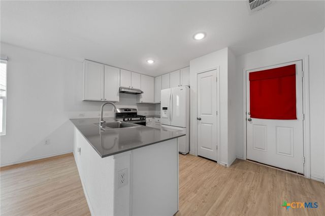 9248 James Bowie, Seguin, TX 78155