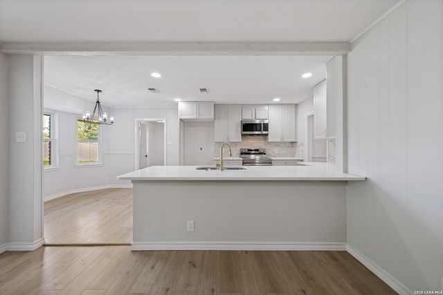 654 Richfield, Windcrest, TX 78239