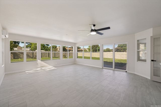 654 Richfield, Windcrest, TX 78239